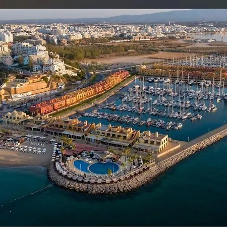 Πλωτό κατάλυμα Bluechip *
